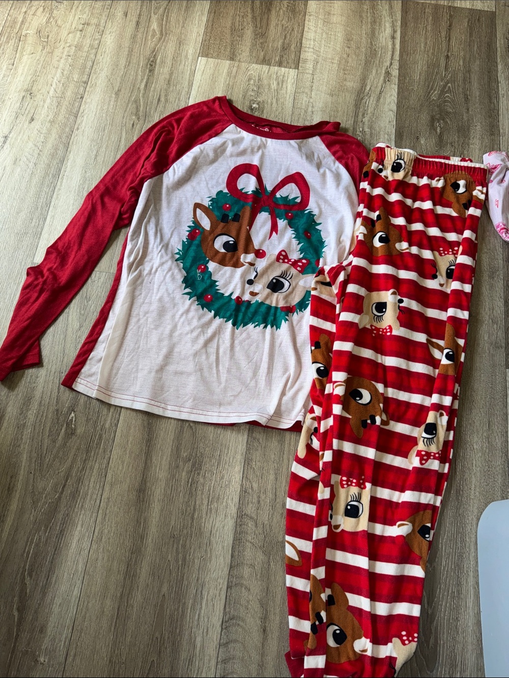 Womens Red & White Reindeer Christmas Pajama Set